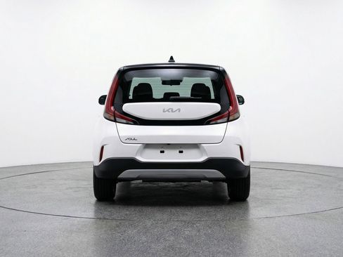 Used 2025 Kia Soul LX w/ LX Technology Package FWD image 7
