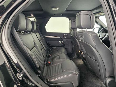 Used 2025 Land Rover Discovery Dynamic SE image 12