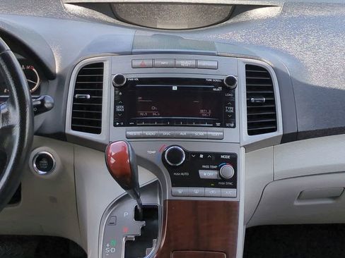 Used 2010 Toyota Venza FWD image 17