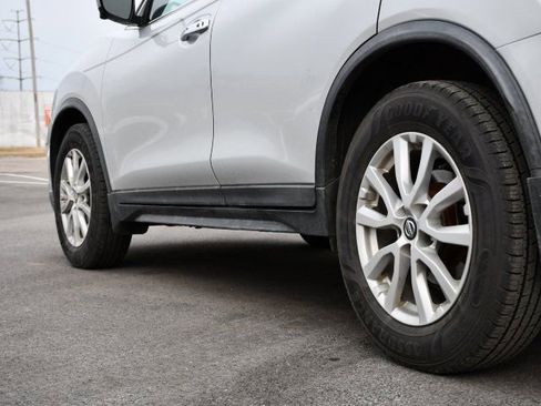 Used 2018 Nissan Rogue SV w/ Premium Package image 9