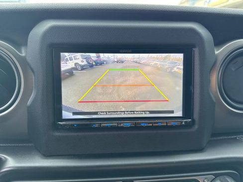 Used 2018 Jeep Wrangler Unlimited Sport S image 25