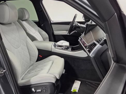 Used 2024 BMW X5 xDrive40i w/ Premium Package AWD/4WD image 16
