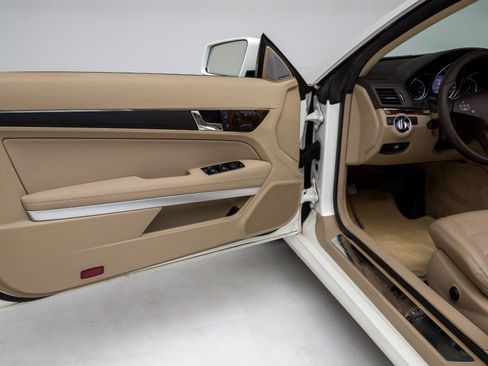 Used 2011 Mercedes-Benz E 550 Cabriolet image 20