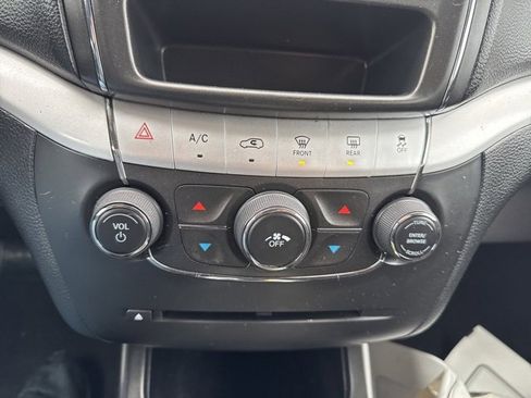 Used 2018 Dodge Journey SE w/ Connectivity Group image 18