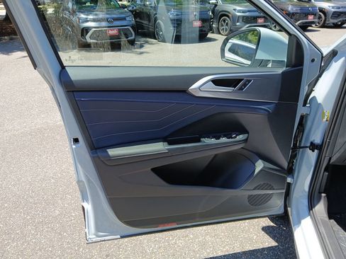 New 2025 Volkswagen Taos SEL image 10