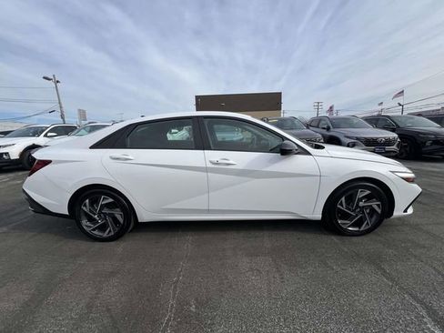 Certified 2025 Hyundai Elantra SEL image 4