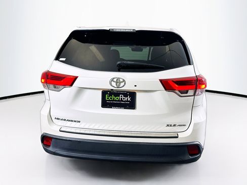 Used 2018 Toyota Highlander XLE image 7