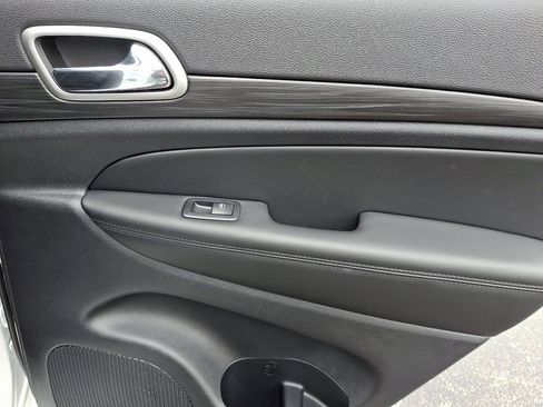 Used 2022 Jeep Grand Cherokee Laredo X image 14