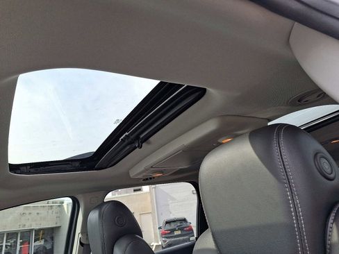 Used 2015 GMC Acadia Denali image 16