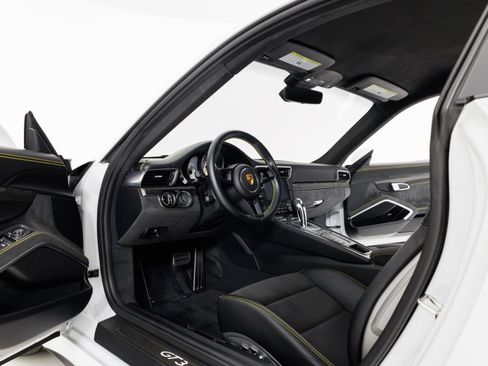 Used 2018 Porsche 911 GT3 RWD image 14