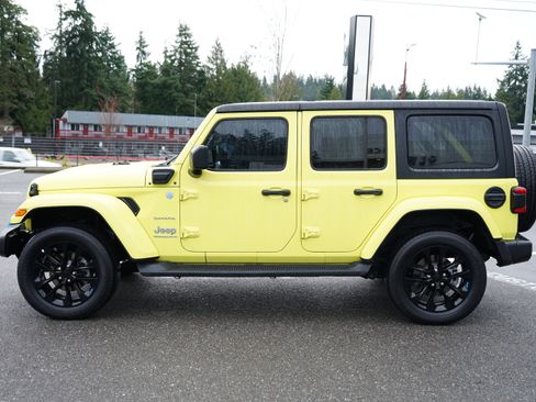 Used 2023 Jeep Wrangler Sahara w/ Cold Weather Group image 8