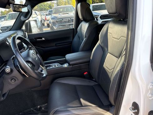 Used 2025 Lexus GX 550 w/ Accessory Package (2T) AWD/4WD image 12