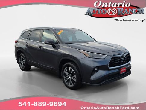 Used 2023 Toyota Highlander XLE AWD/4WD image 1