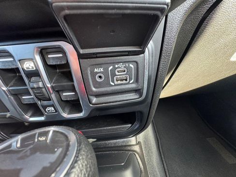 Used 2024 Jeep Wrangler Unlimited Sahara image 22