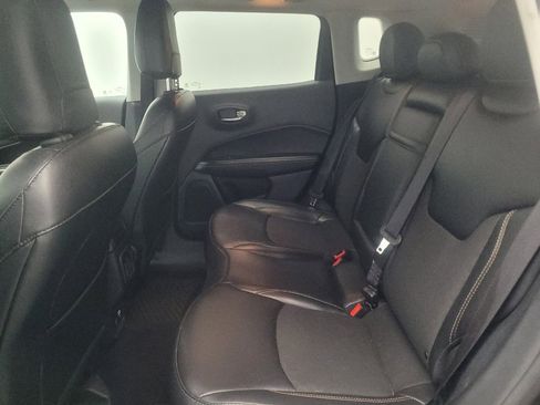 Used 2019 Jeep Compass Latitude w/ Cold Weather Group AWD/4WD image 18