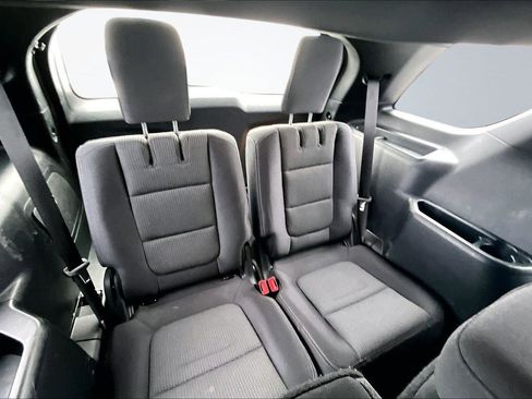 Used 2019 Ford Explorer XLT image 21