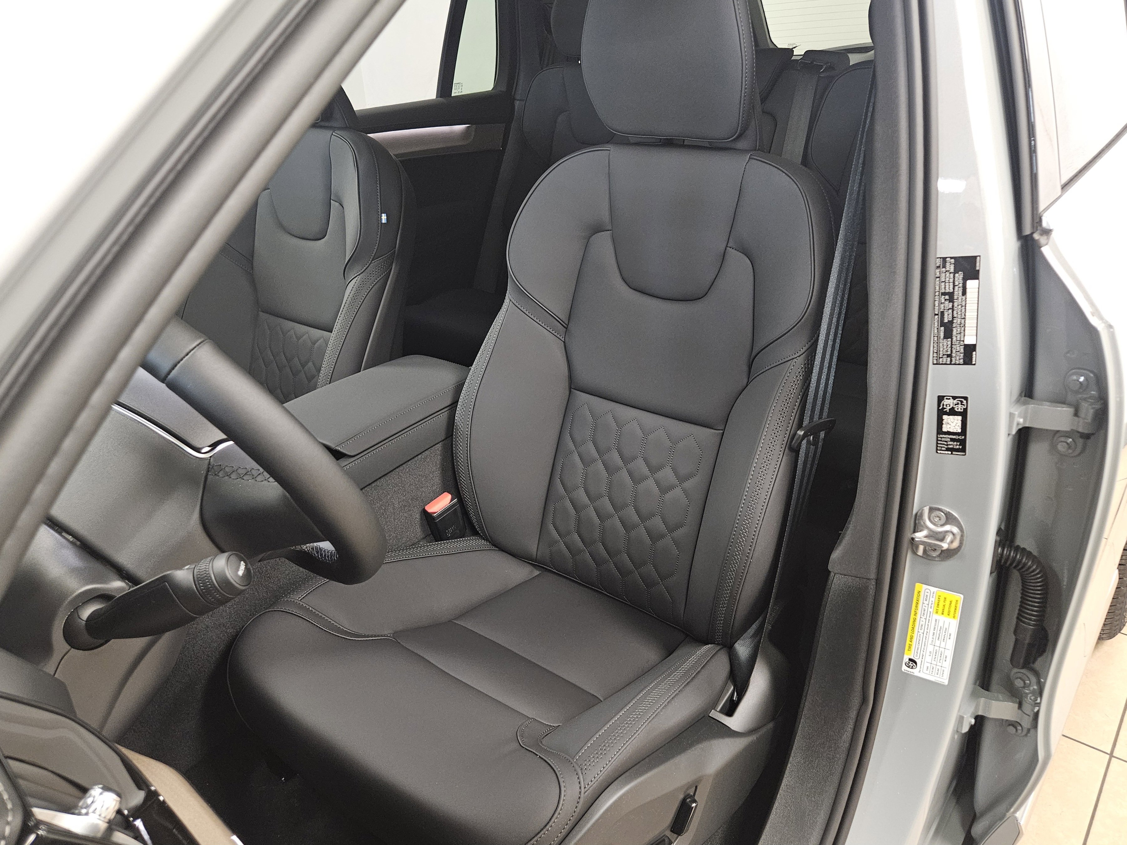 New 2026 Volvo XC90 T8 Plus w/ Protection Package AWD/4WD image 40