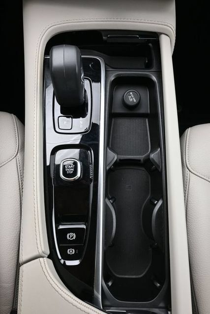 Used 2023 Volvo XC90 B5 Core w/ Climate Package AWD/4WD image 12
