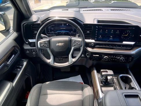 Used 2022 Chevrolet Silverado 1500 LT Trail Boss w/ LPO, Dark Essentials Package AWD/4WD image 5