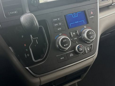 Used 2015 Toyota Sienna LE image 16