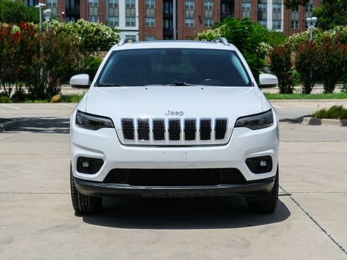 Used 2019 Jeep Cherokee Latitude Plus w/ Comfort/Convenience Group AWD/4WD image 4
