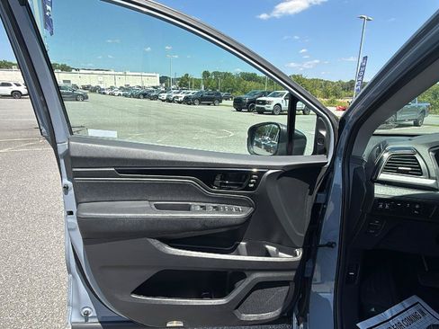 Used 2023 Honda Odyssey Touring image 23