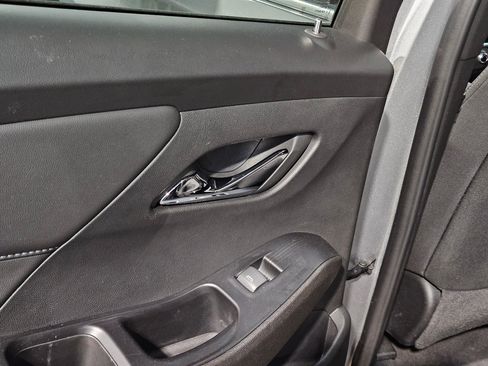 Used 2023 Chevrolet Traverse LT FWD image 34