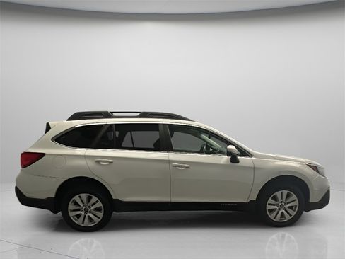 Used 2018 Subaru Outback 2.5i Premium image 7