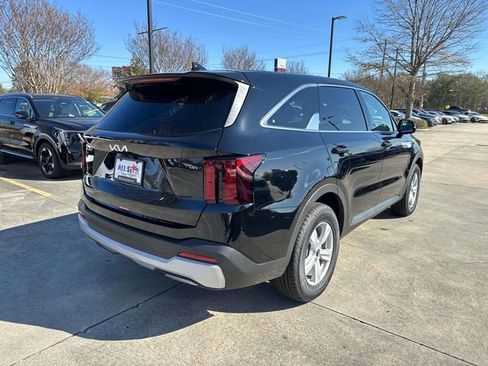 New 2026 Kia Sorento LX FWD image 10