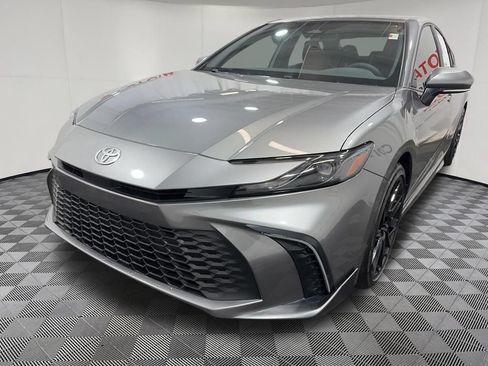 Used 2026 Toyota Camry SE FWD image 3