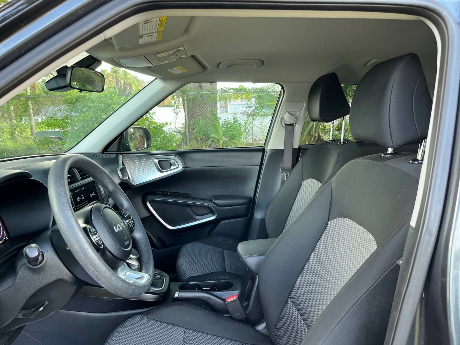Used 2025 Kia Soul LX w/ LX Technology Package FWD image 25