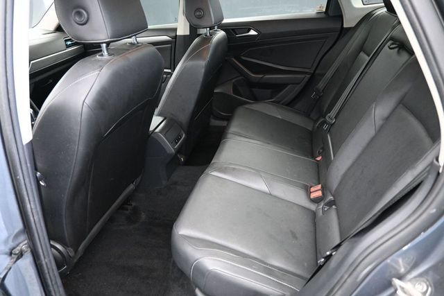 Used 2019 Volkswagen Jetta SE w/ Cold Weather Package FWD image 14
