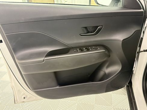 Used 2025 Hyundai Kona SEL image 13