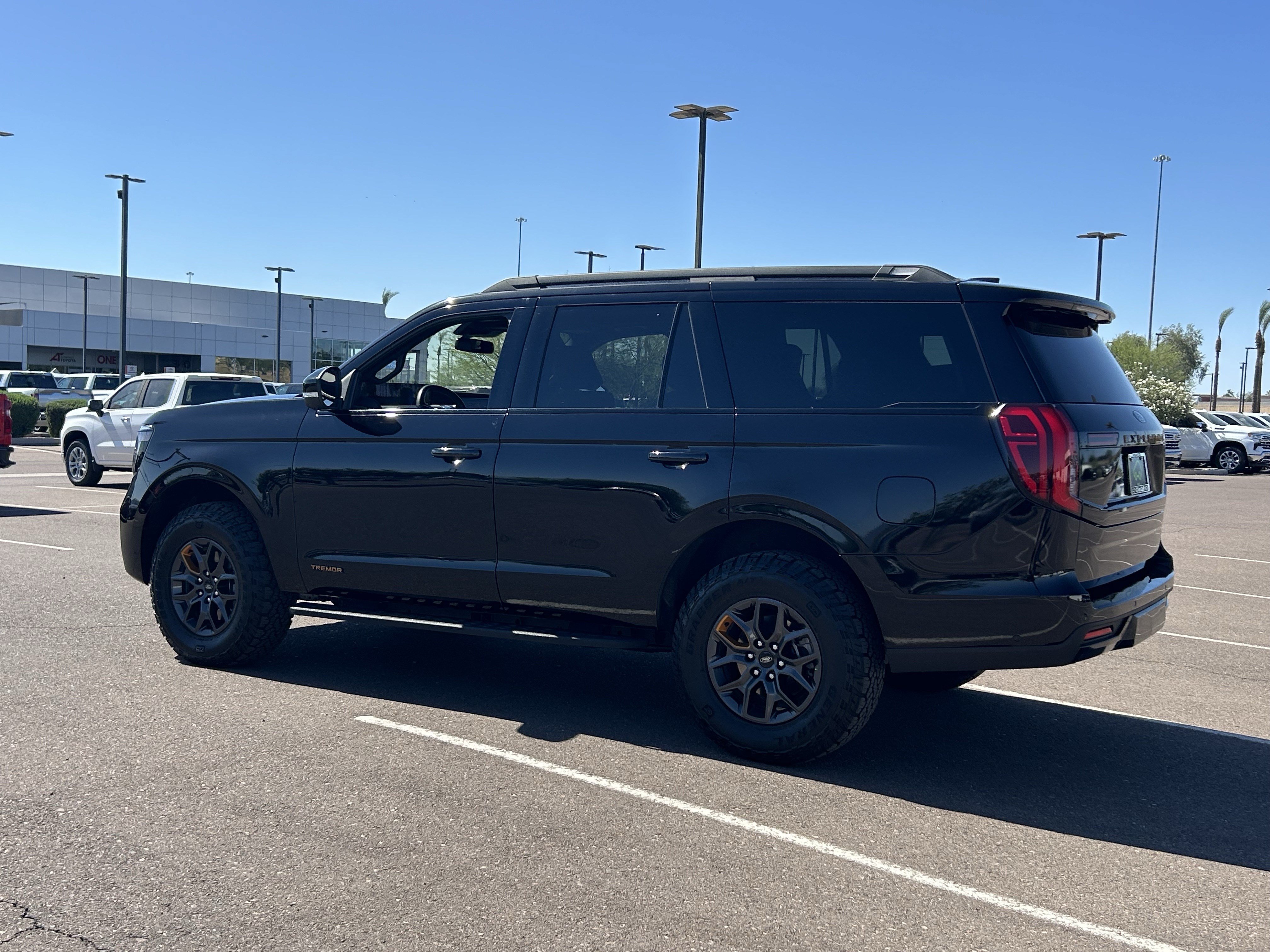 Used 2025 Ford Expedition Tremor AWD/4WD image 3