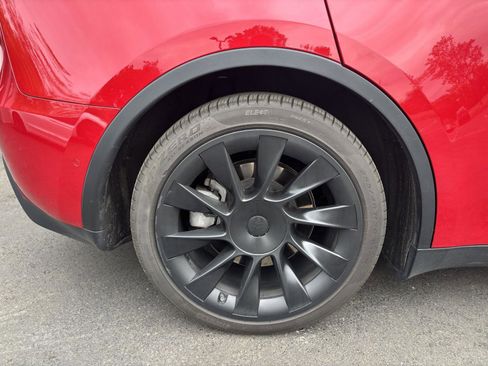 Used 2021 Tesla Model Y Long Range AWD/4WD image 11