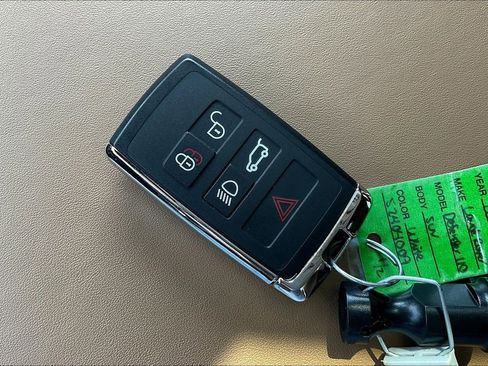 Used 2025 Land Rover Defender 110 V8 AWD/4WD image 33