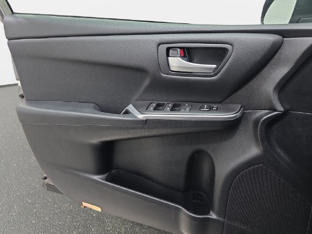 Used 2017 Toyota Camry SE FWD image 25