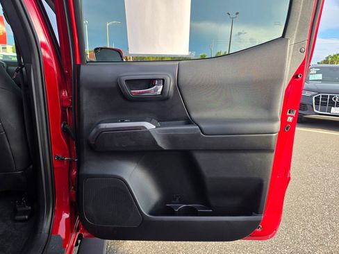 Used 2019 Toyota Tacoma TRD Sport image 40