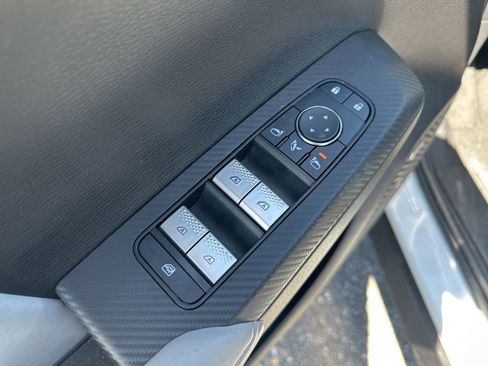 Used 2025 Mitsubishi Outlander AWD image 16