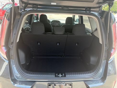 Used 2025 Kia Soul LX w/ LX Technology Package FWD image 10