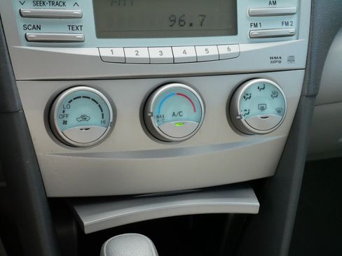 Used 2009 Toyota Camry LE FWD image 23
