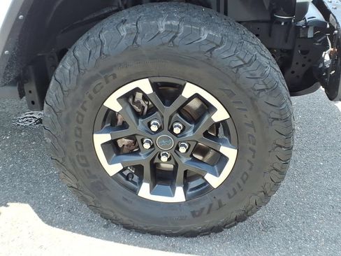 Used 2024 Jeep Wrangler Unlimited Rubicon 4xe AWD/4WD image 9