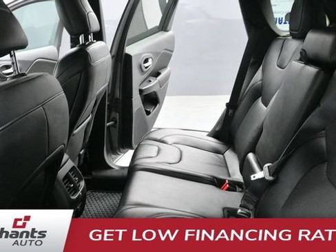 Used 2022 Jeep Cherokee Trailhawk w/ Premium Leather Package AWD/4WD image 22