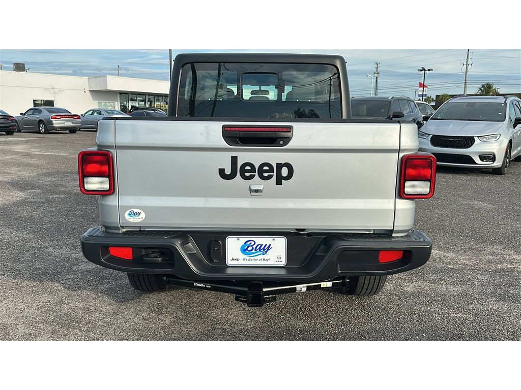 Used 2024 Jeep Gladiator Sport AWD/4WD image 5