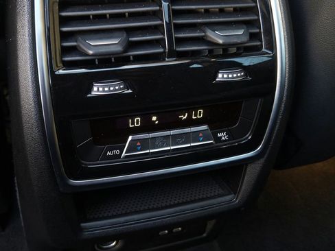 Used 2021 BMW X7 xDrive40i w/ M Sport Package AWD/4WD image 18