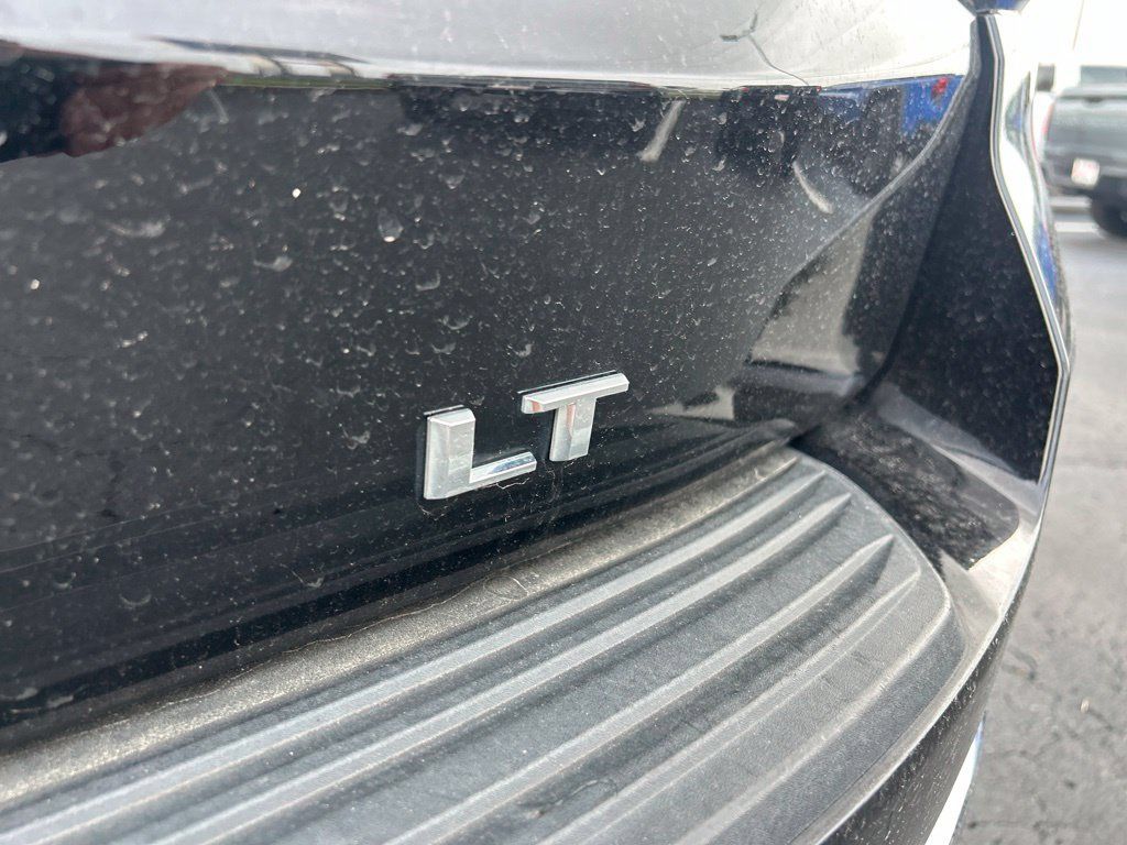 Used 2024 Chevrolet Suburban LT AWD/4WD image 11