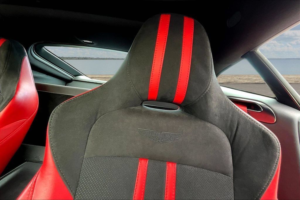 Used 2022 Aston Martin V8 Vantage Coupe RWD image 22