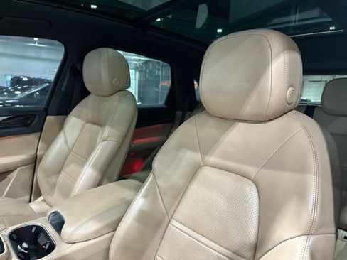 Used 2019 Porsche Cayenne AWD/4WD image 6