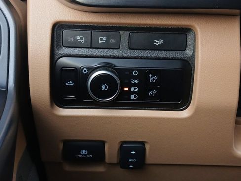 Used 2024 Ford F250 Lariat w/ Black Appearance Package AWD/4WD image 12