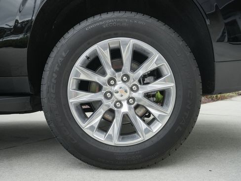 Used 2025 Chevrolet Suburban Premier image 31